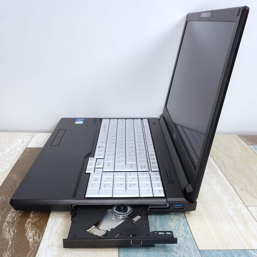 美品で神速の２０２３年製✨１２世代コアｉ５に超高速新品ＳＳＤ１ＴＢ＆大容量メモリ