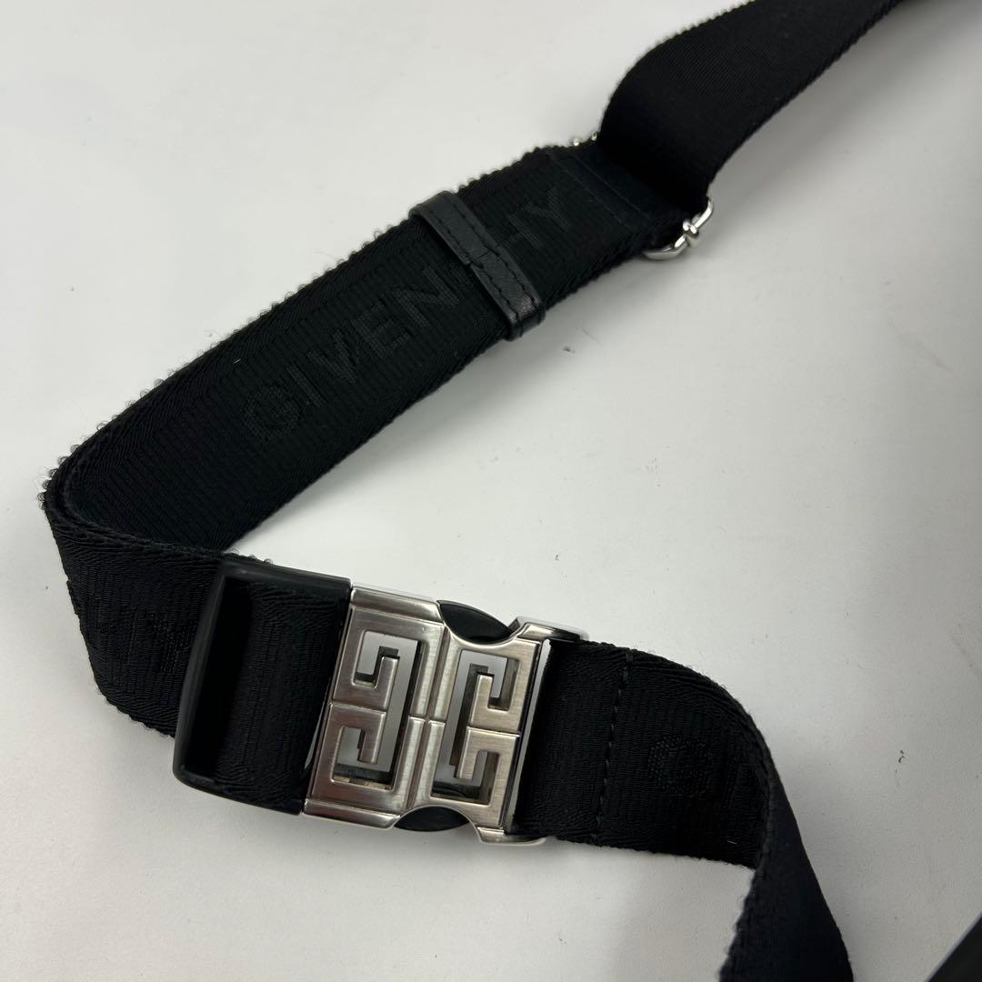 【美品】ジバンシー　エッセンシャル　ウエストポーチ　ボディバッグ　4Gpロゴ　黒