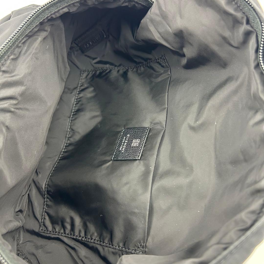 【美品】ジバンシー　エッセンシャル　ウエストポーチ　ボディバッグ　4Gpロゴ　黒