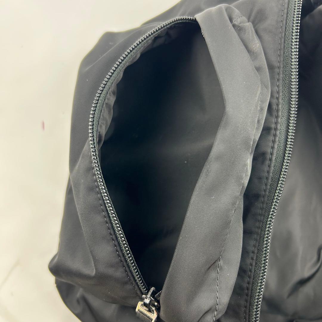 【美品】ジバンシー　エッセンシャル　ウエストポーチ　ボディバッグ　4Gpロゴ　黒