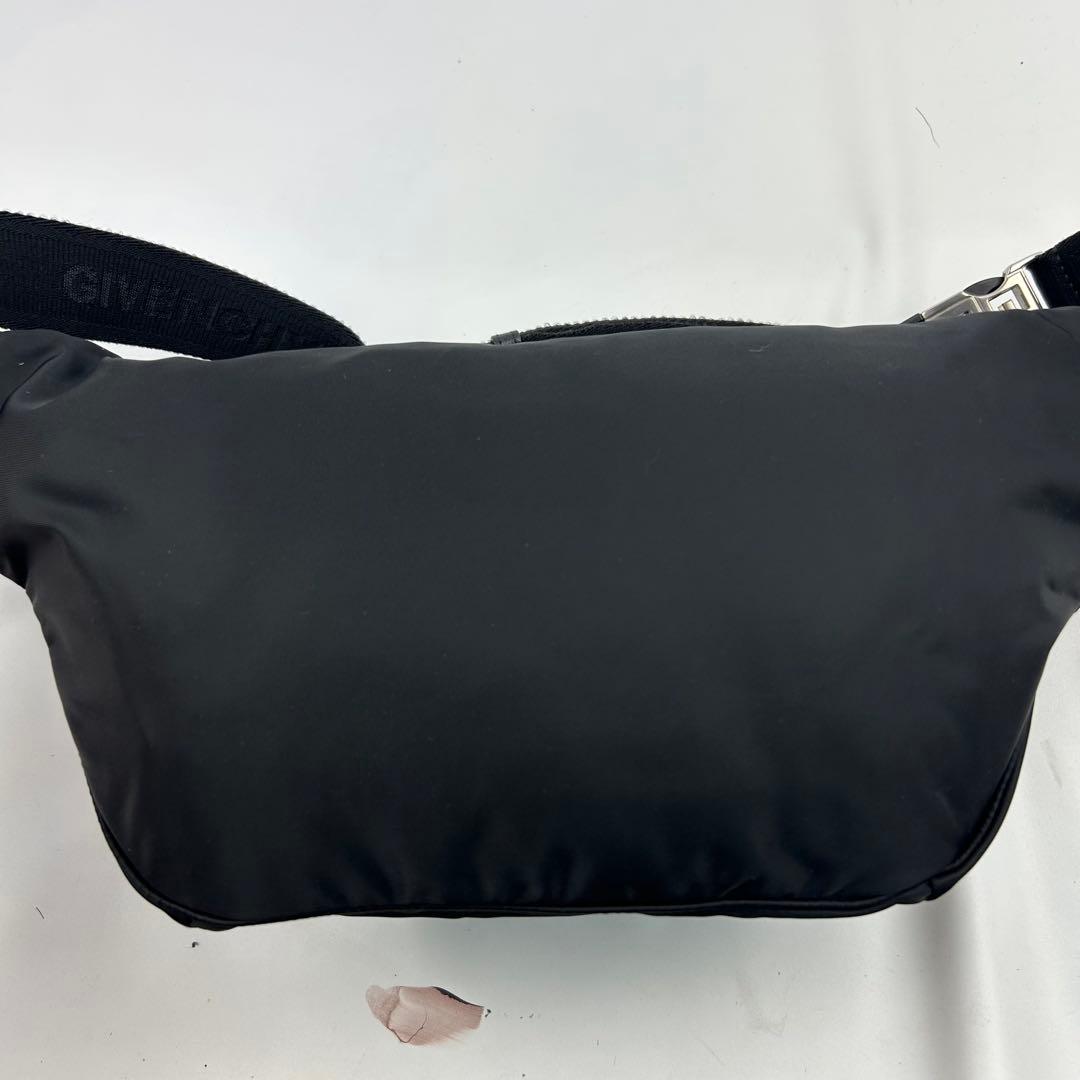 【美品】ジバンシー　エッセンシャル　ウエストポーチ　ボディバッグ　4Gpロゴ　黒