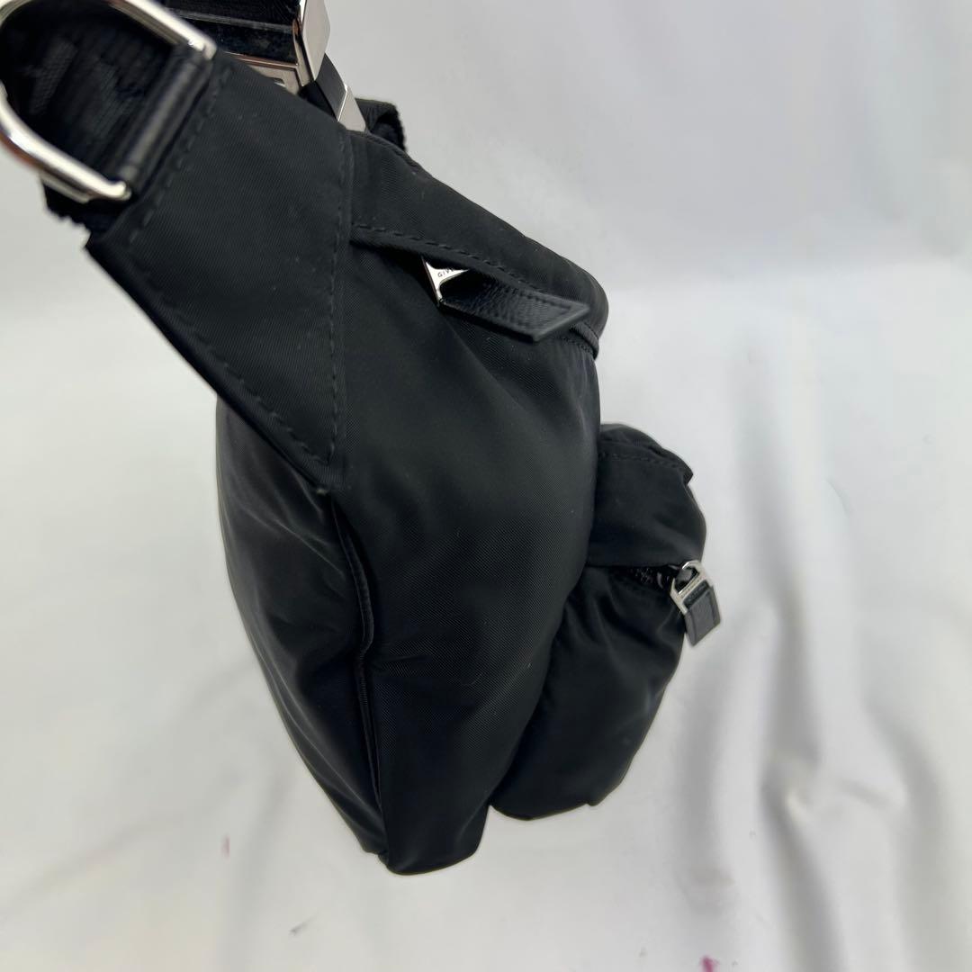 【美品】ジバンシー　エッセンシャル　ウエストポーチ　ボディバッグ　4Gpロゴ　黒