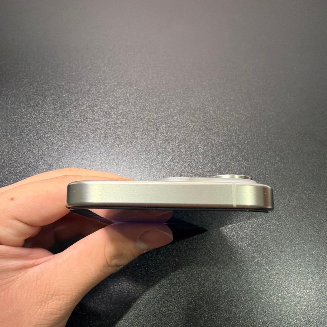 Apple iPhone 15 pro ナチュラルチタニウム 256gb