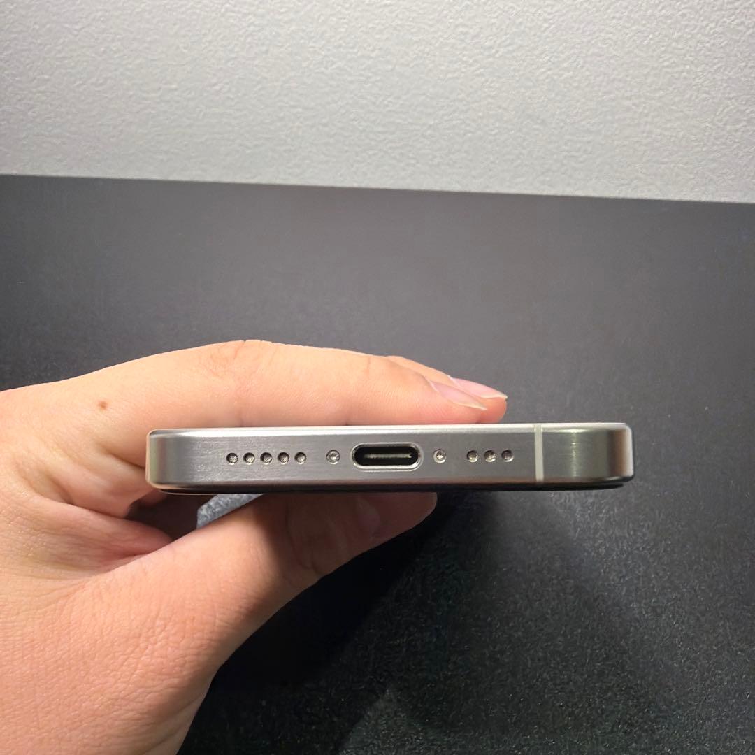 Apple iPhone 15 pro ナチュラルチタニウム 256gb