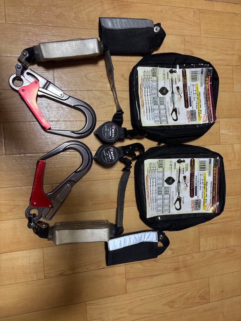 椿ランヤード黒赤、限定品