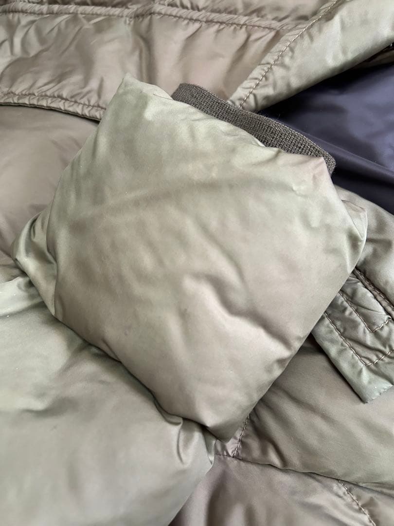 モンクレール オリーブグリーン フード付きダウンジャケット