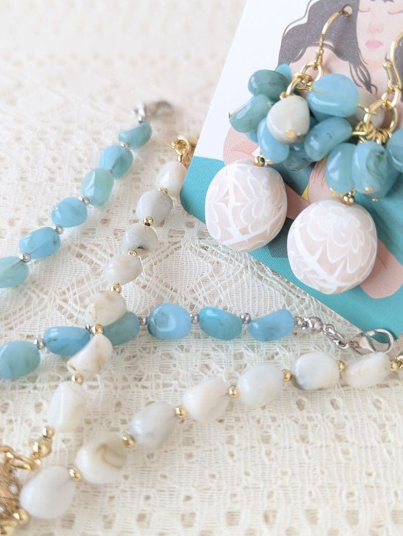 ミントさま専用　フックピアス〈華・胡粉グラデ&Stone〉