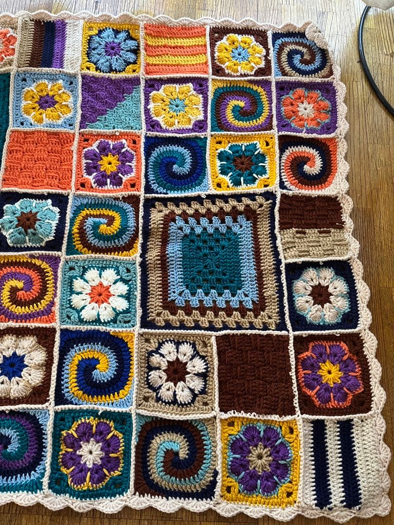 カラフルな手編みブランケットB