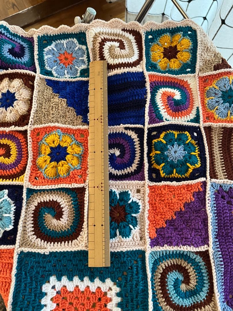 カラフルな手編みブランケットB