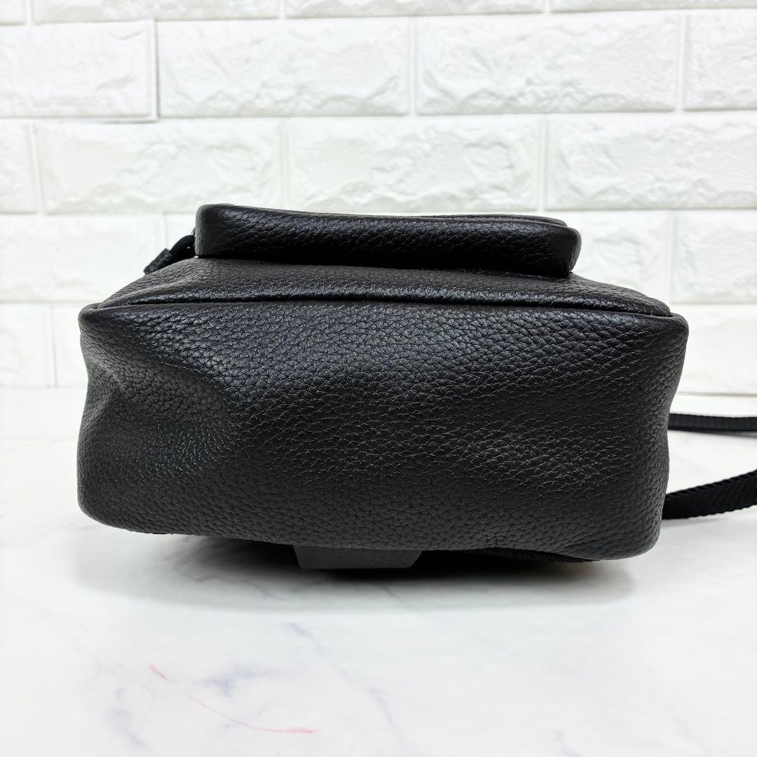 極美品✨ラコステ　レザーボディバッグ　ショルダーバッグ　ブラック