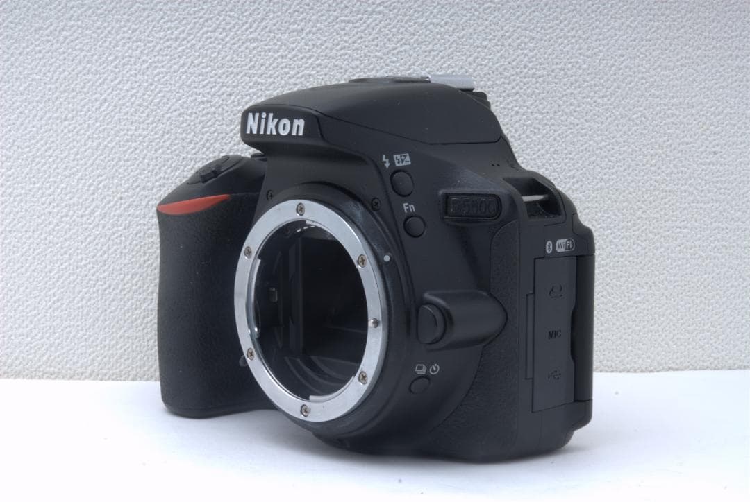 新品級♪ Nikon D5600 S数7972回 Wi-Fi搭載！高画質一眼
