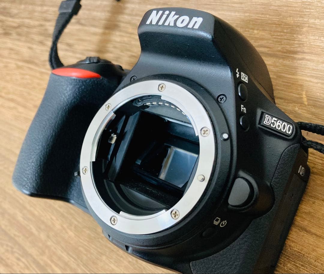 中古　nikon d5600 ダブルズームキット