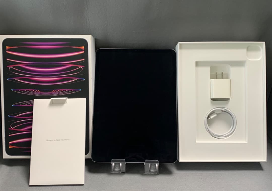 美品　Wi-Fi版　iPad Pro 11インチ 第4世代(M2)　256GB