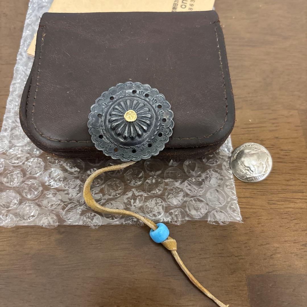 ゴローズ　角型小銭入れ　マチ無し　金メタ付きフラワーコンチョ　焦茶