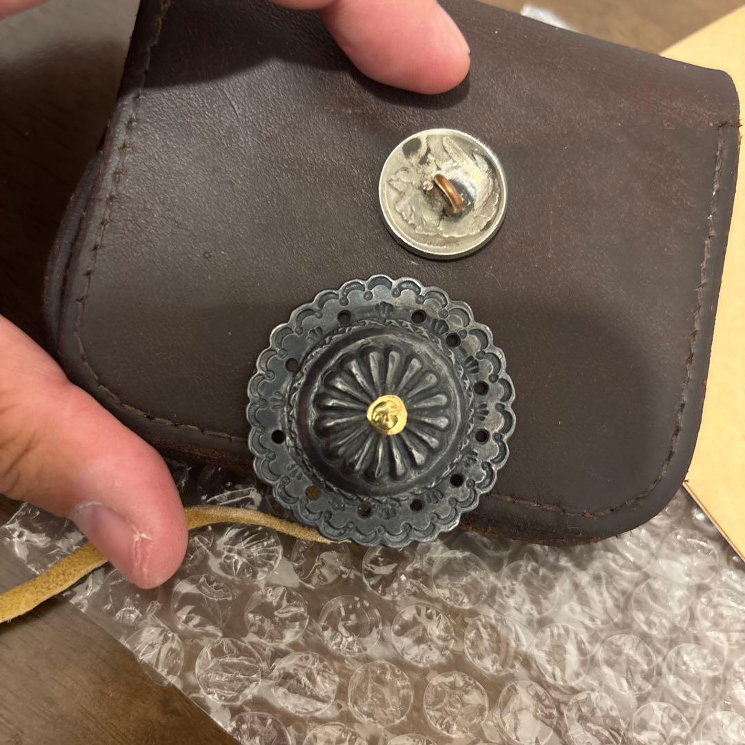 ゴローズ　角型小銭入れ　マチ無し　金メタ付きフラワーコンチョ　焦茶