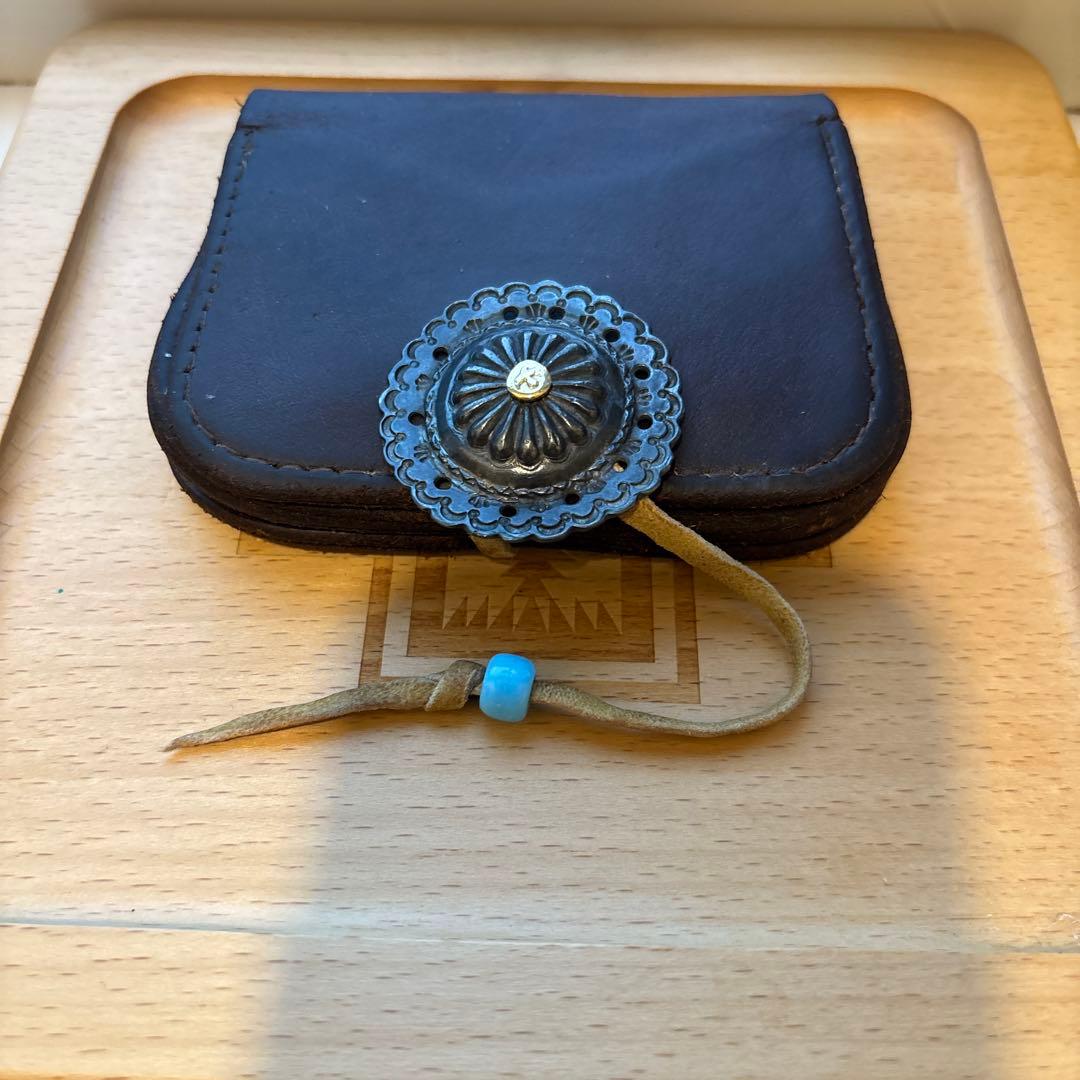 ゴローズ　角型小銭入れ　マチ無し　金メタ付きフラワーコンチョ　焦茶