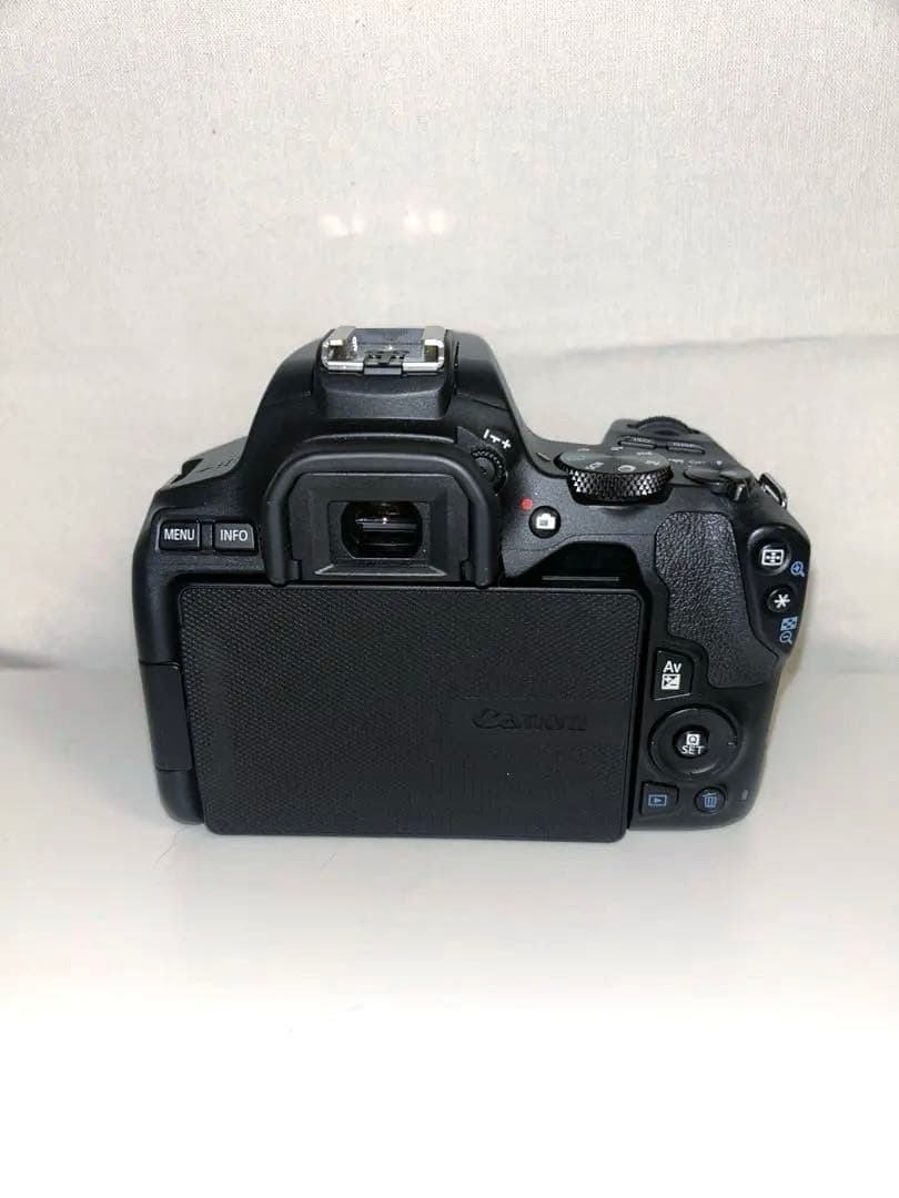 Canon kiss x10 ☆手ぶれ補正レンズ付 ☆Wi-Fi☆一眼レフカメラ