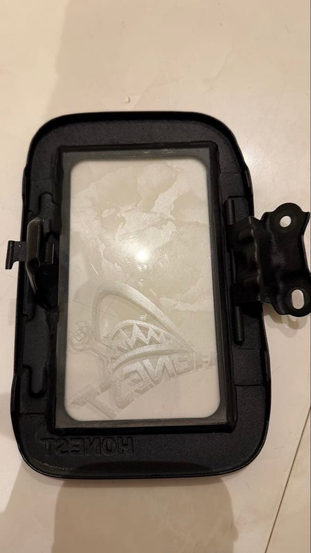 HONEST製 ハイエースガラスリッド 200系1型～6型 シャーク　サメ