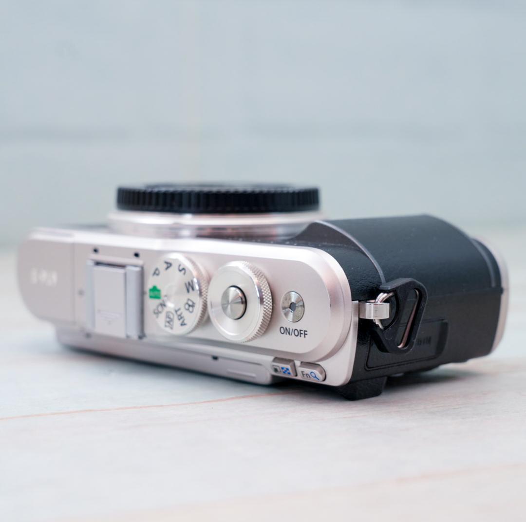 【美品】オリンパス E-PL9 ボディー　ブラック