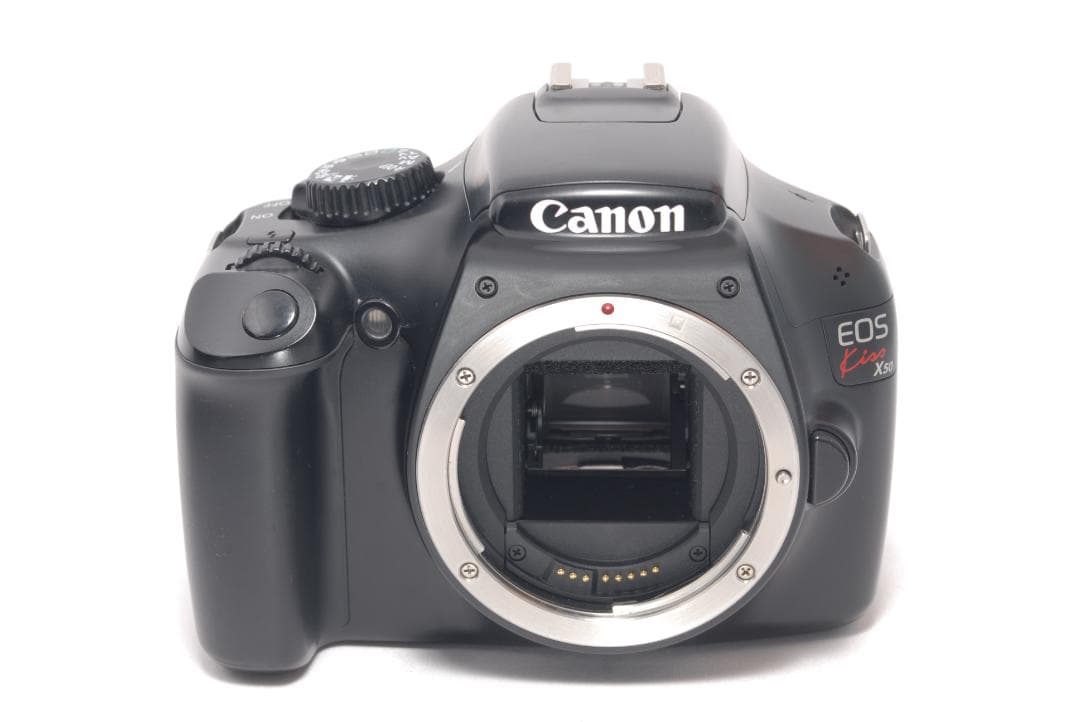 ⭐️軽くてコンパクト⭐️Canon Kiss X50 キャノン　デジタル一眼レフ