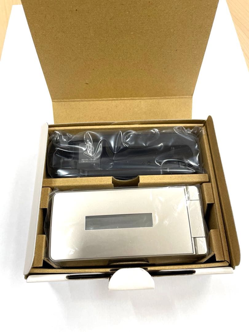 docomo ガラケー　 ゴールド　AQUOS