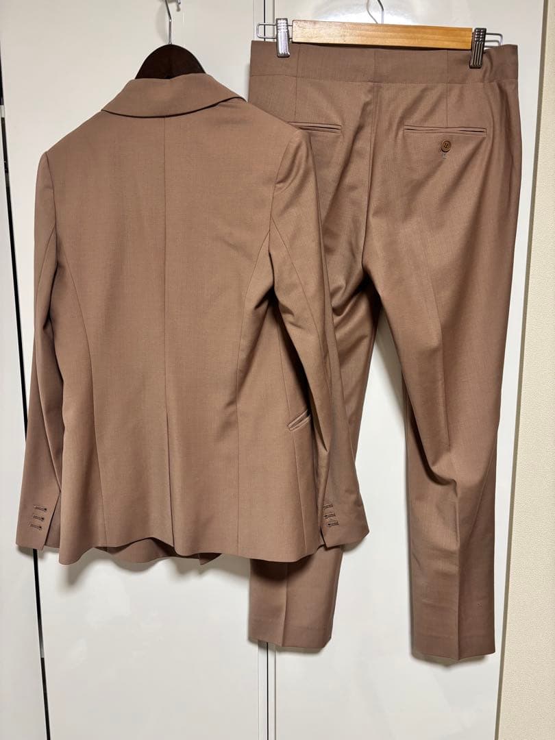 Theoryのピンクベージュスーツセットアップ