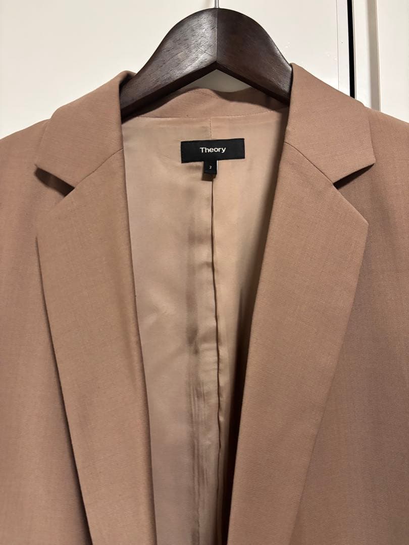 Theoryのピンクベージュスーツセットアップ