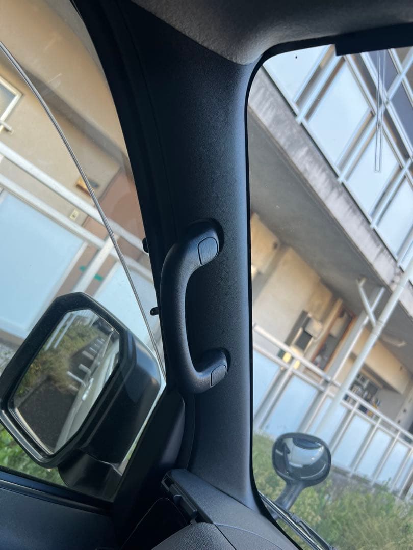 ハイエース ダークプライム2用 Aピラーとグリップ