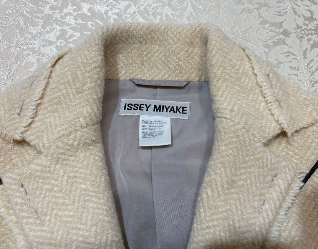 ISSEY MIYAKE アイボリー ジャケット　サイズ4