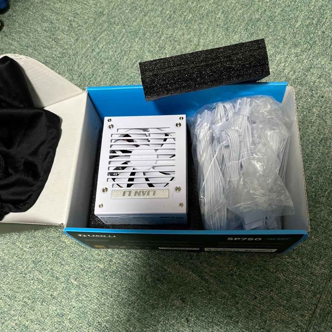 Lian Li SP750 750W SFX電源ユニット　ほぼ新品