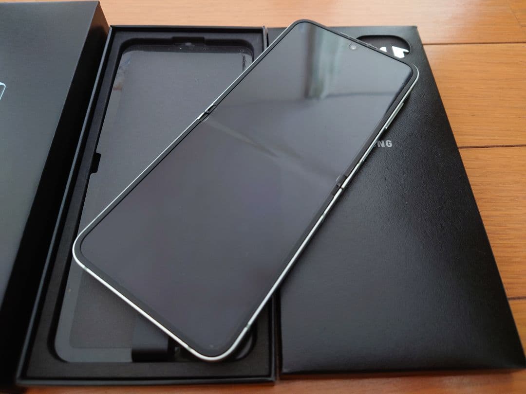 美品 Samsung Galaxy Z Flip6 SC-54E ミント