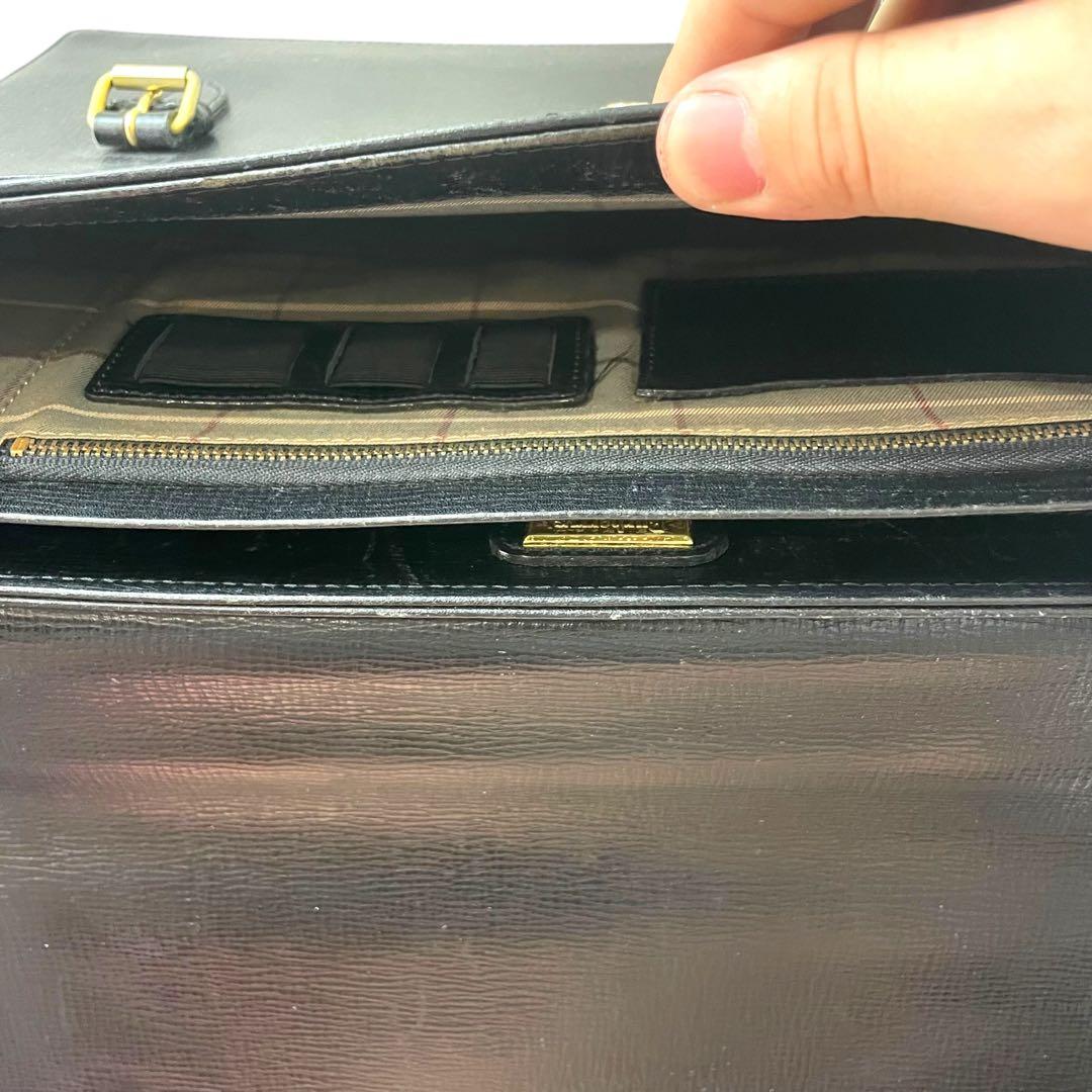 BURBERRY バーバリー　ビジネスバッグ 黒 オールレザー フラップ 金具