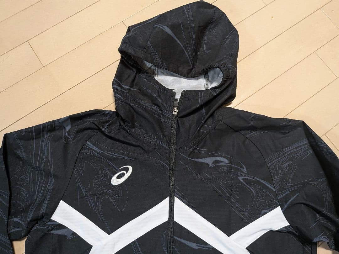 【 ASICS 】A-I-M ストレッチクロスグラフィックフーディーセットアップ