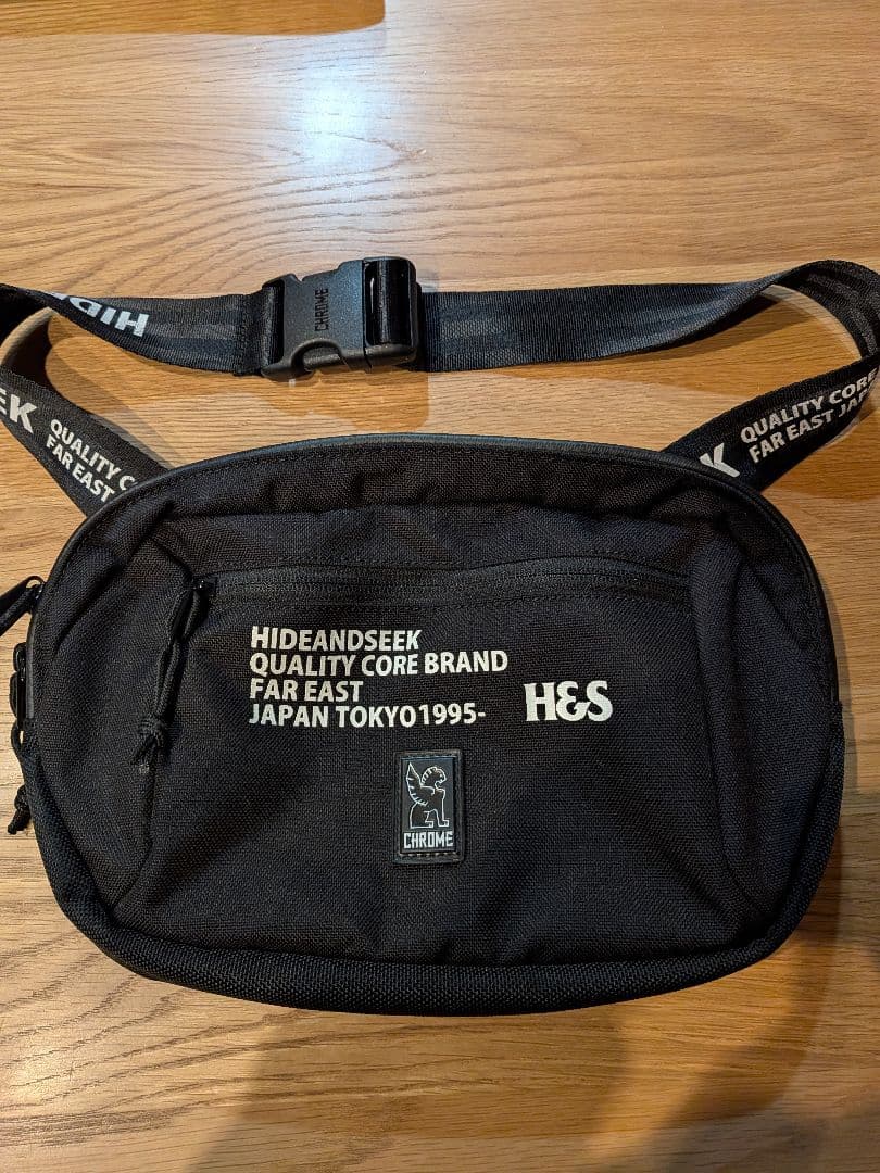 hide and seek × Chrome ウエストバック