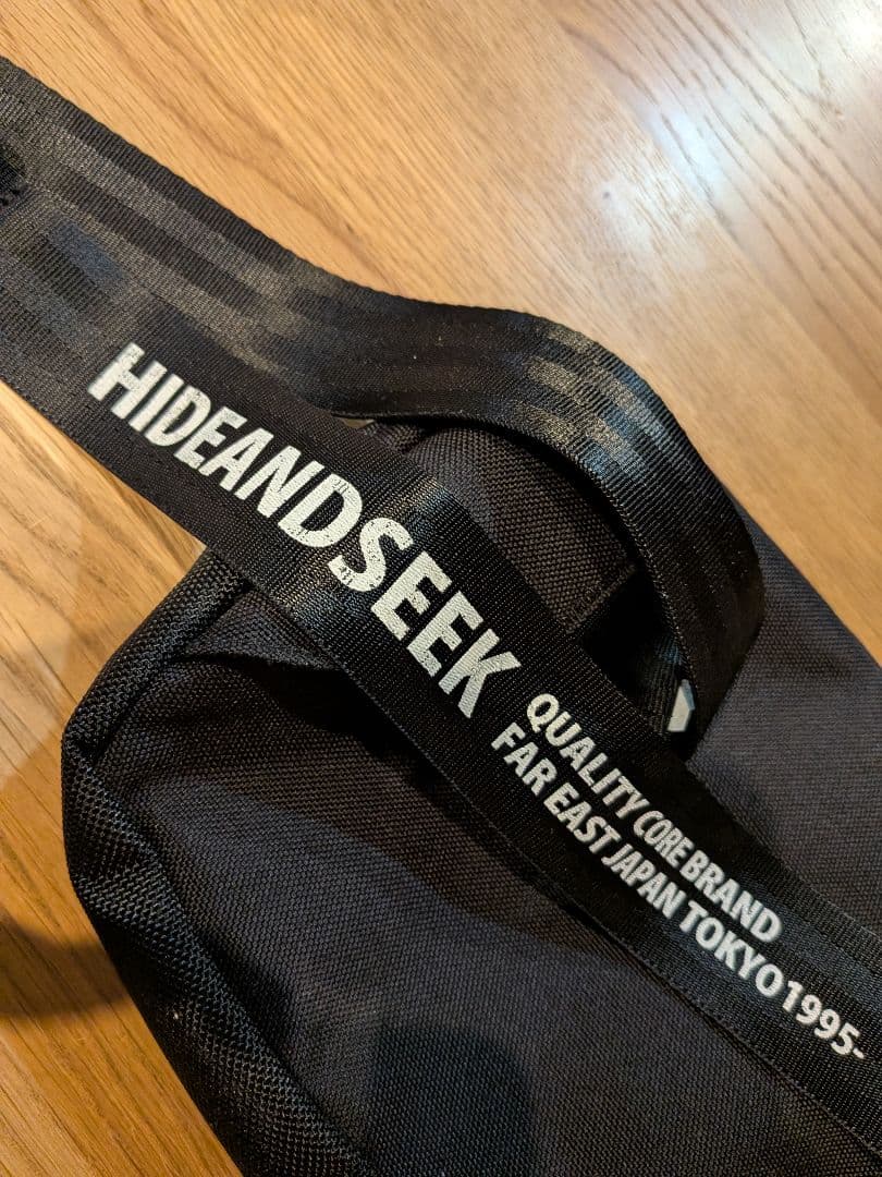 hide and seek × Chrome ウエストバック