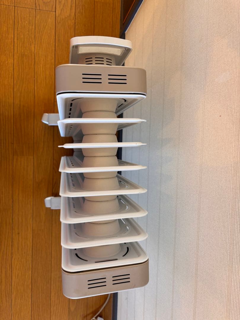 DeLonghi VertCaldo ホワイト　オイルヒーター　ゼロ風暖房