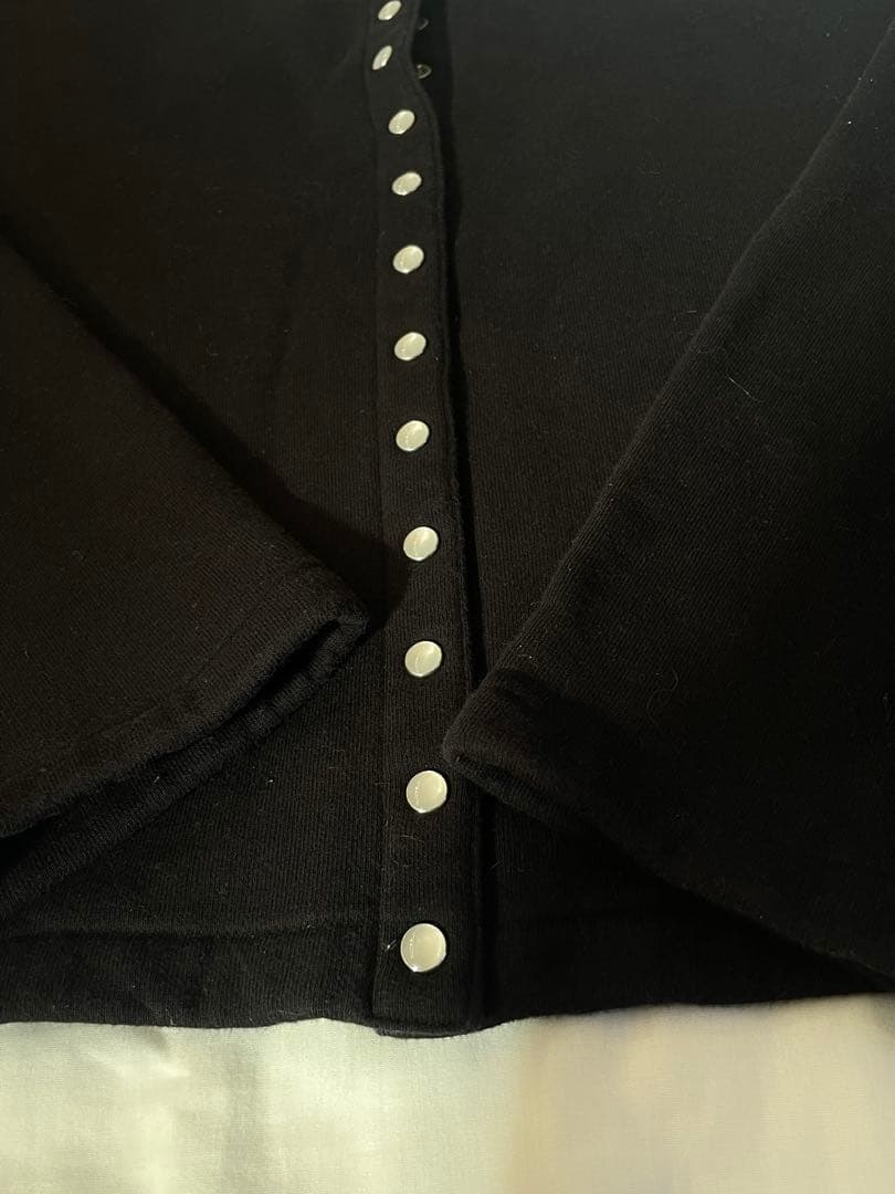 美品　アニエス・ベー　ブラック ボタン付き クロップドカーディガン