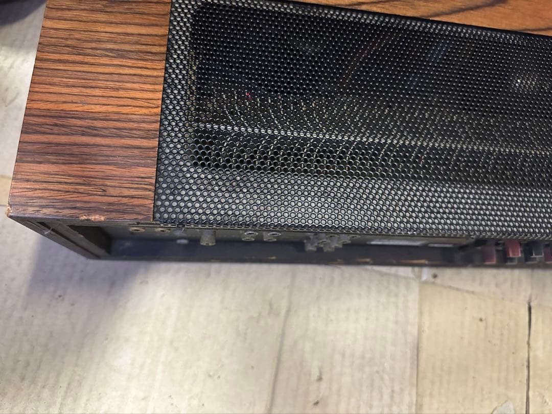 木目調オーディオアンプ