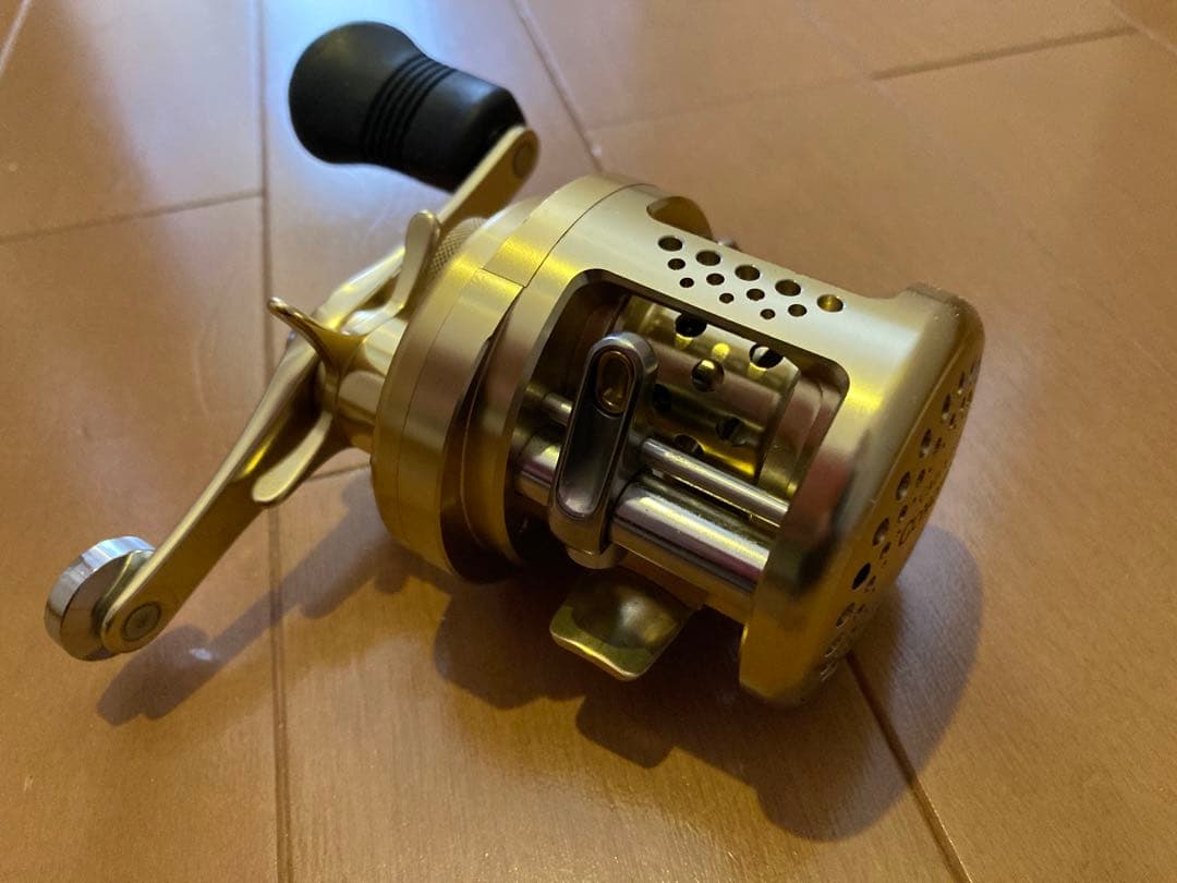 シマノ　カルカッタコンクエスト200F