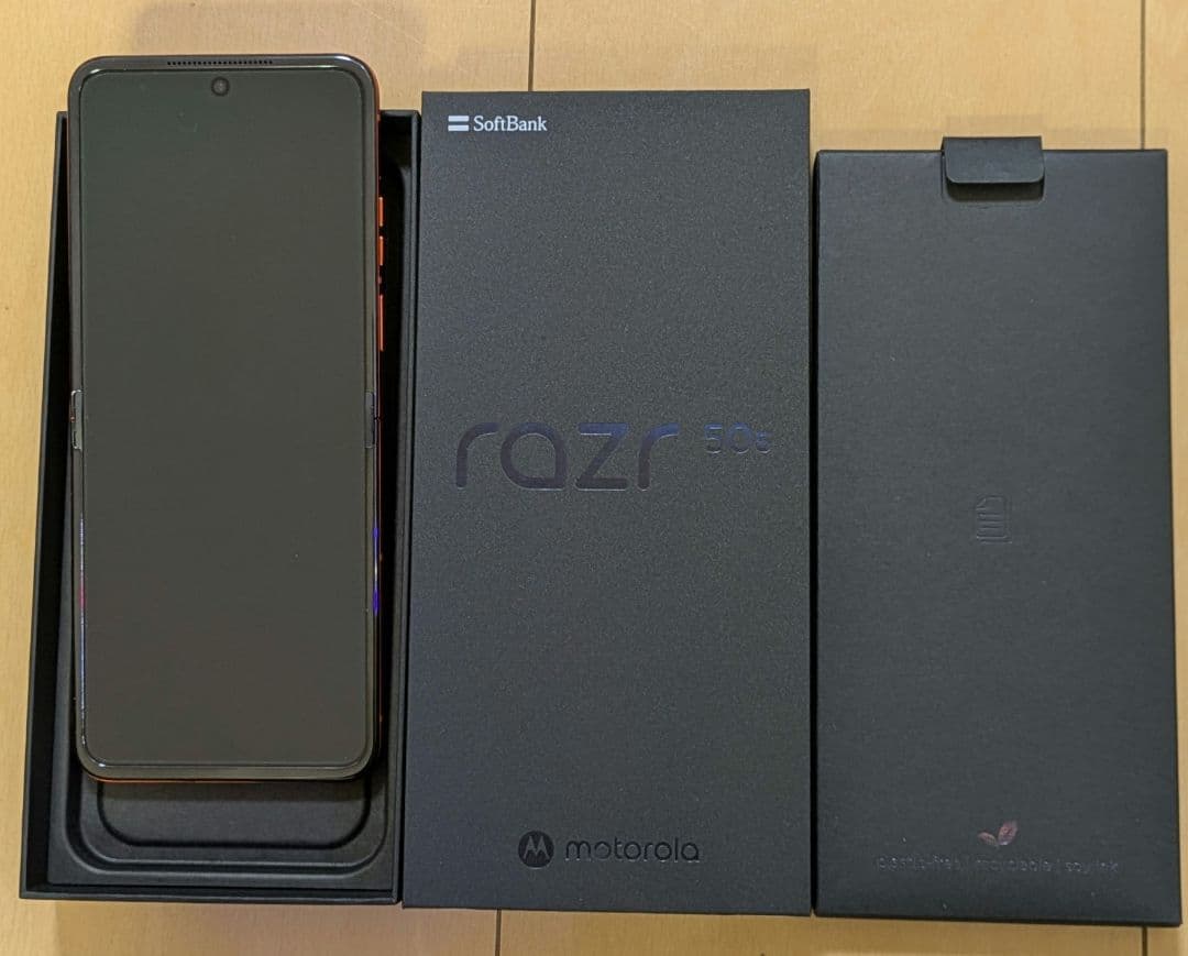 Motorola razr 50s 折りたたみスマホ 新品・未使用）