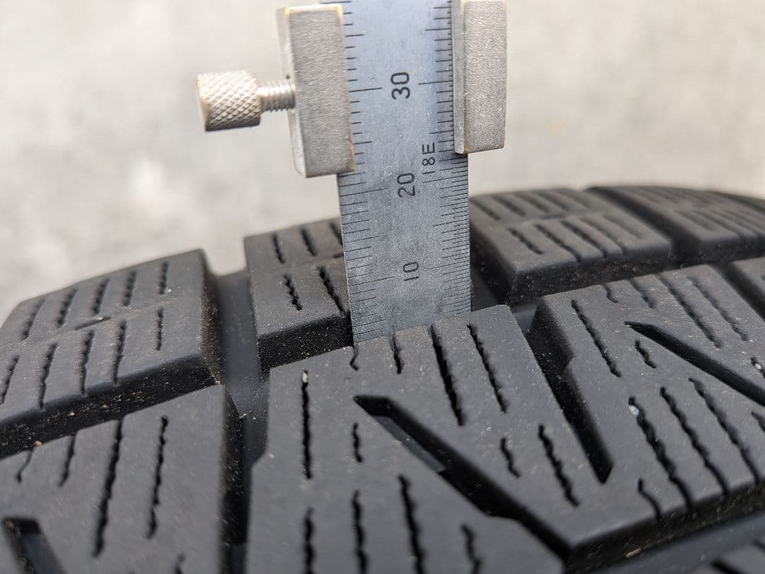 ウィッシュ　プリウス ヨコハマ アイスガード７　　スタッドレスタイヤ