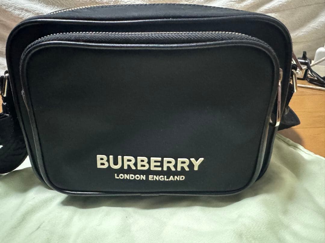 BURBERRY ブラック ショルダーバッグ