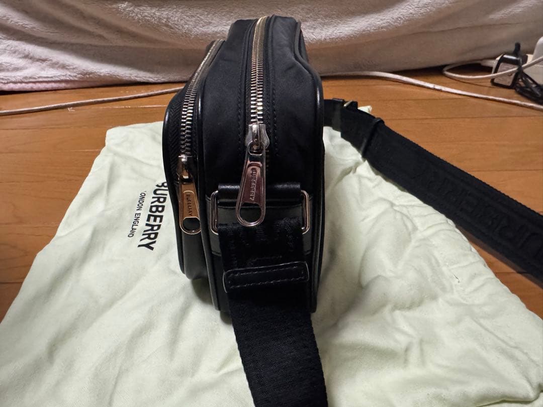 BURBERRY ブラック ショルダーバッグ