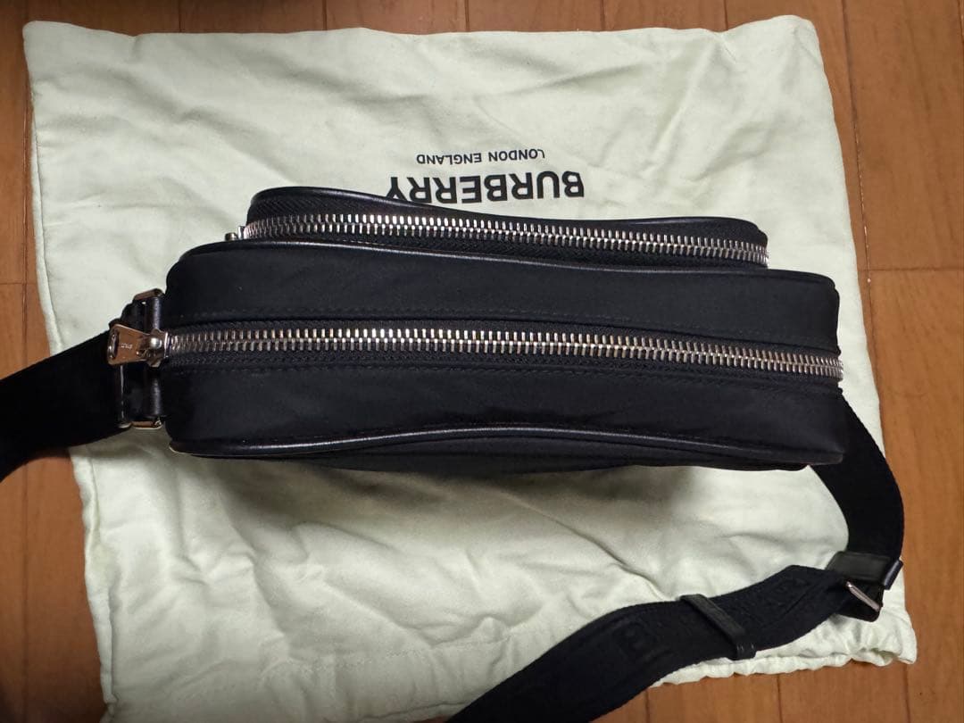 BURBERRY ブラック ショルダーバッグ