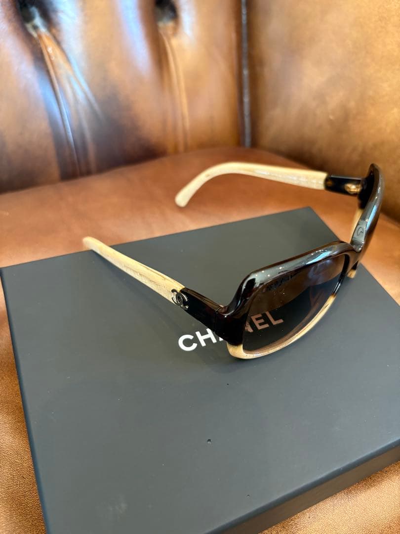 CHANEL サングラス ブラック/ベージュ