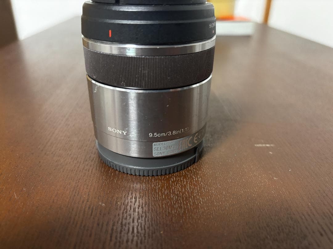 Sony E 30mm F3.5 Macro レンズ