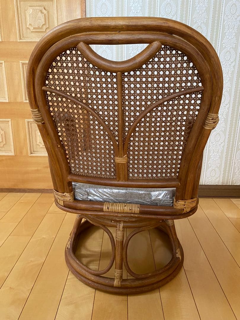 ラタン製 回転式座椅子 未使用のベージュクッション付