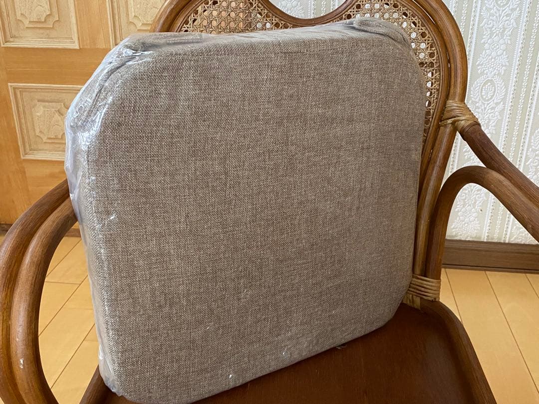 ラタン製 回転式座椅子 未使用のベージュクッション付