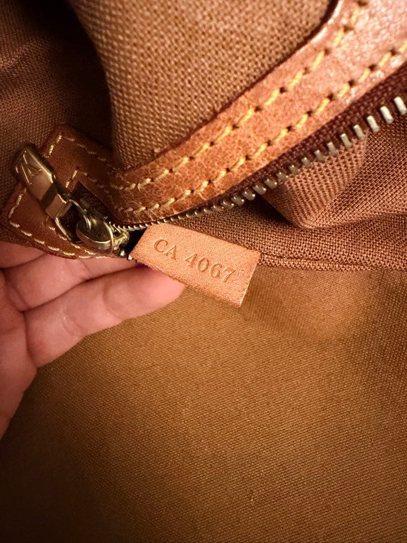 ルイヴィトン モノグラム　アベス ボスフォール　ショルダーバッグ