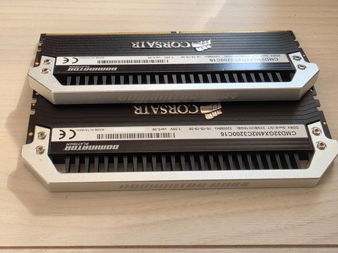 デスクトップPC用 CORSAIR DDR4-3200 16GBx2枚=32GB